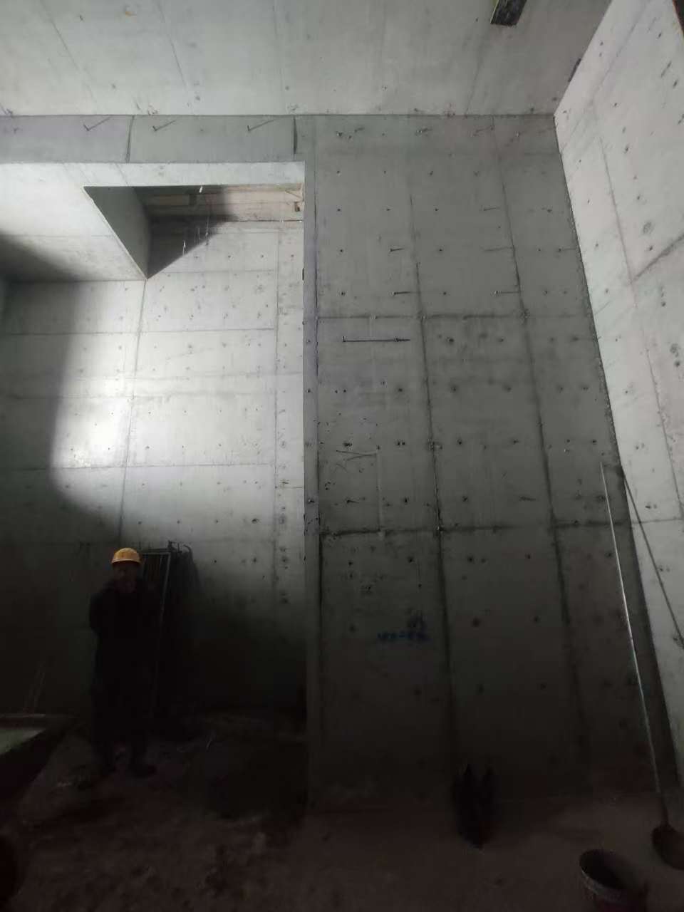龙湾镇墙上开槽钢筋断了有影响吗